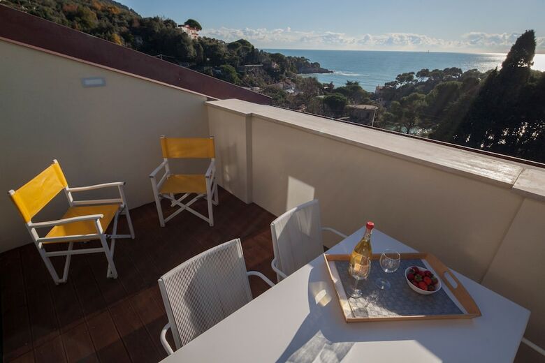 Apartamento Mansarda Sulla Spiaggia