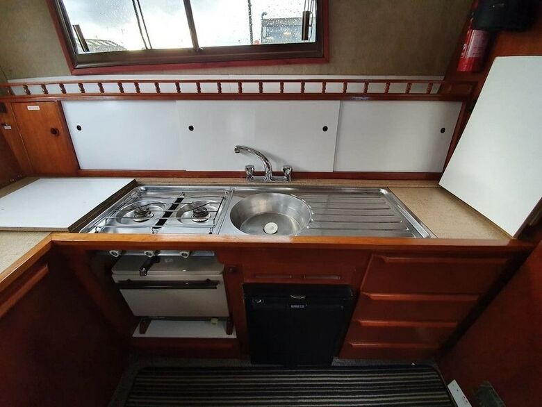 Houseboat Lynx