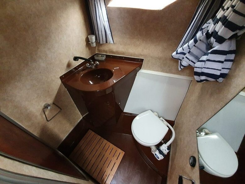 Houseboat Lynx