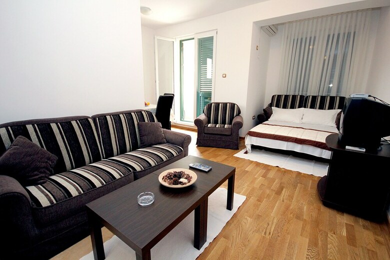 Apartments Mirista
