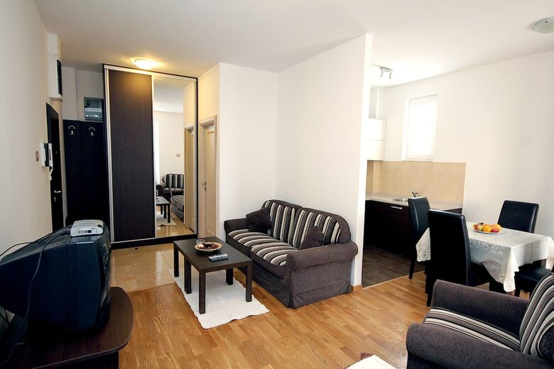 Apartments Mirista