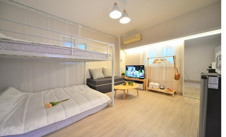 Hostal Season Helloworld House - Hostel