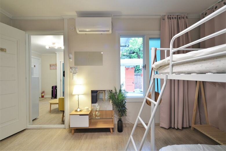 Hostal Season Helloworld House - Hostel