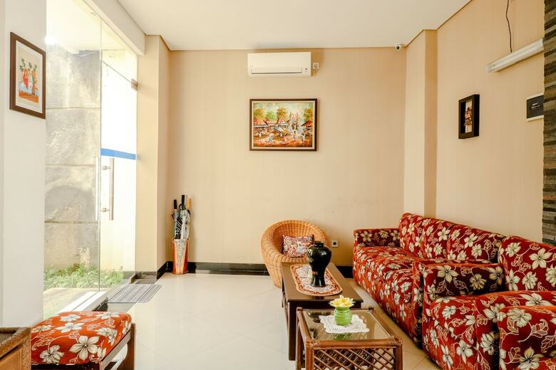 Hotel Emilia Homestay