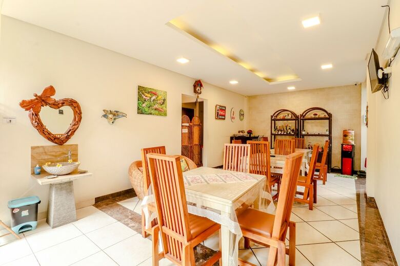 Hotel Emilia Homestay