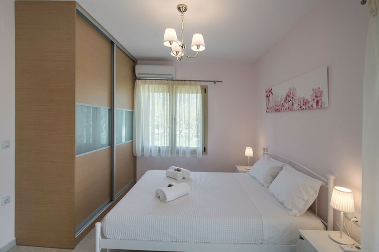 Bounatsa Studios & Apartments