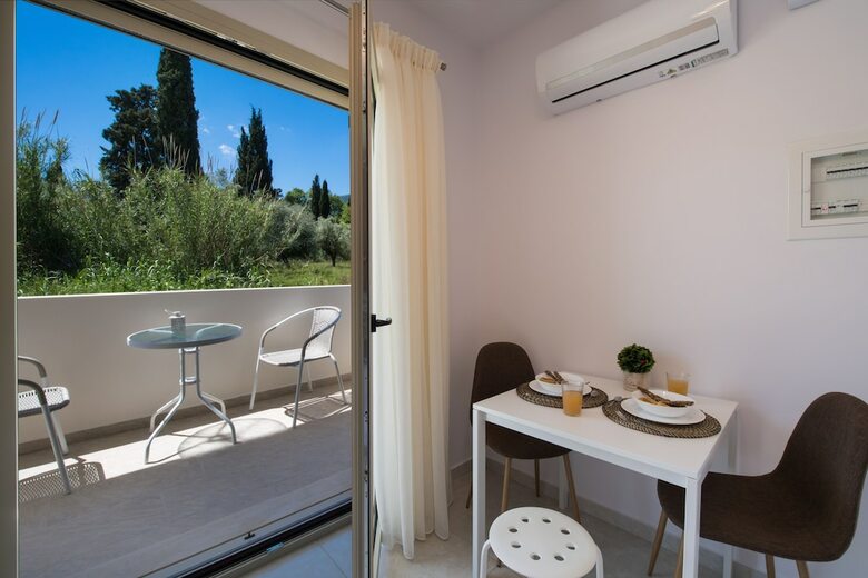 Bounatsa Studios & Apartments
