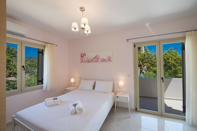 Bounatsa Studios & Apartments