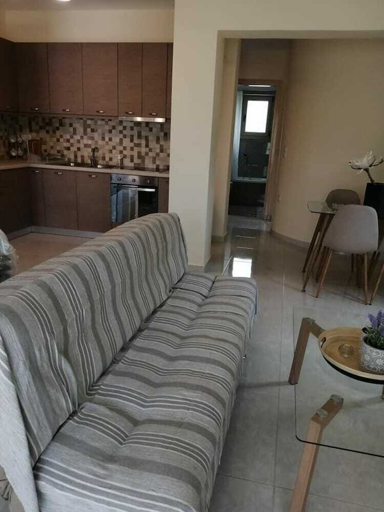 Bounatsa Studios & Apartments
