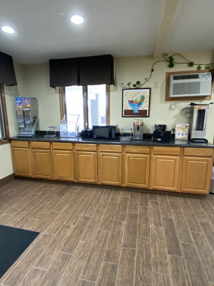 Hotel Relax Inn And Suites