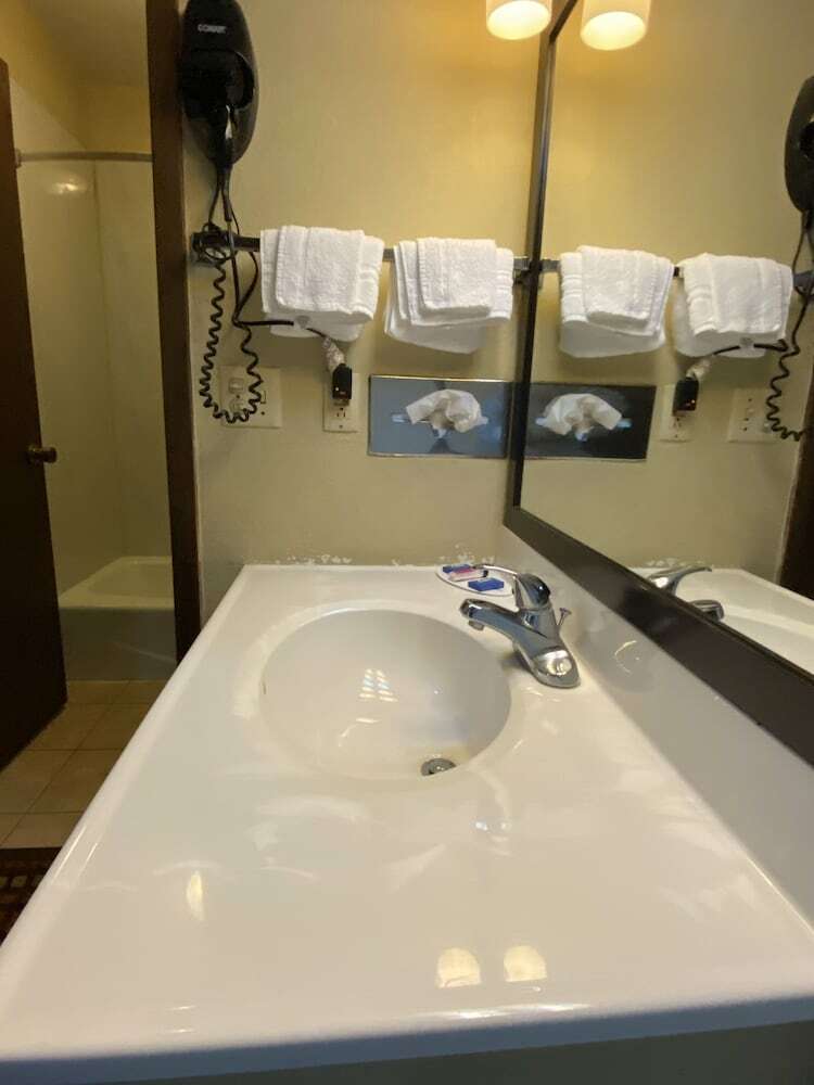 Hotel Relax Inn And Suites