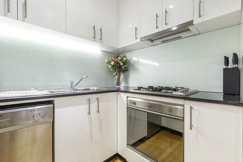 Tranquil Townhouse In Port Melbourne