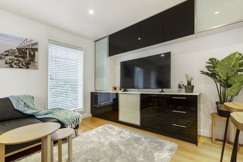 Tranquil Townhouse In Port Melbourne
