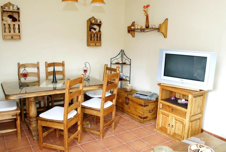 House With 4 Bedrooms In �vila
