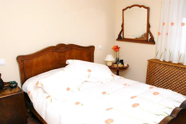 House With 4 Bedrooms In �vila