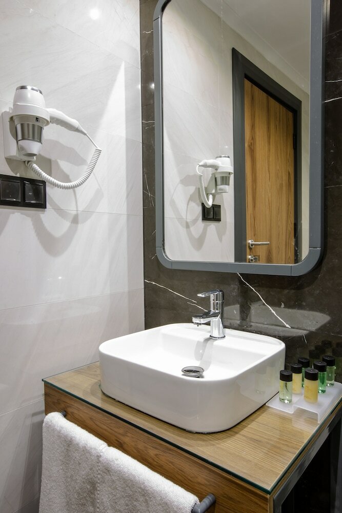 Kayhan City Hotel