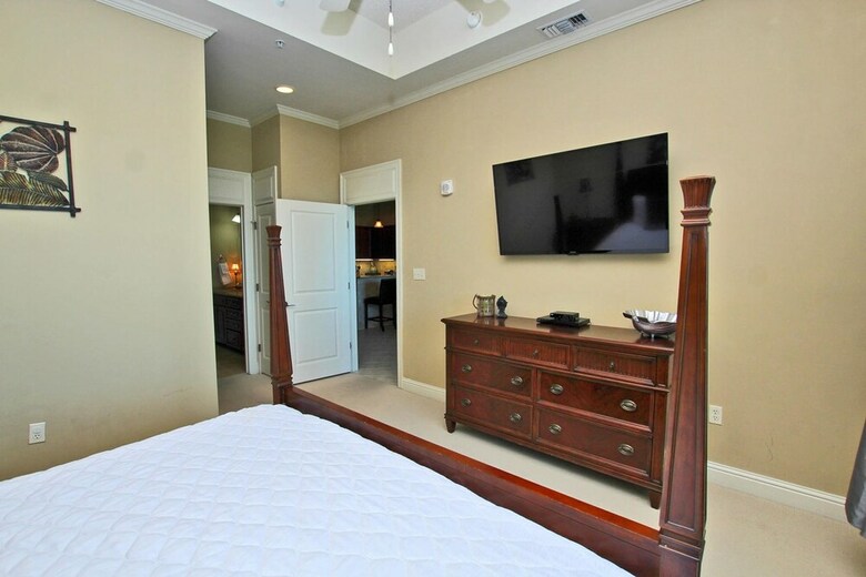 Wharf By Youngs Suncoast