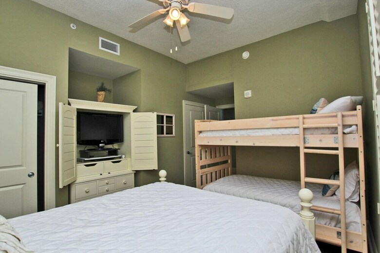 Wharf By Youngs Suncoast