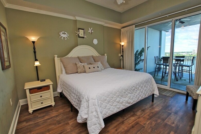 Wharf By Youngs Suncoast