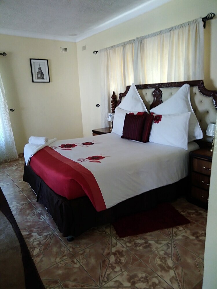 Hotel Crown Inn Guest House