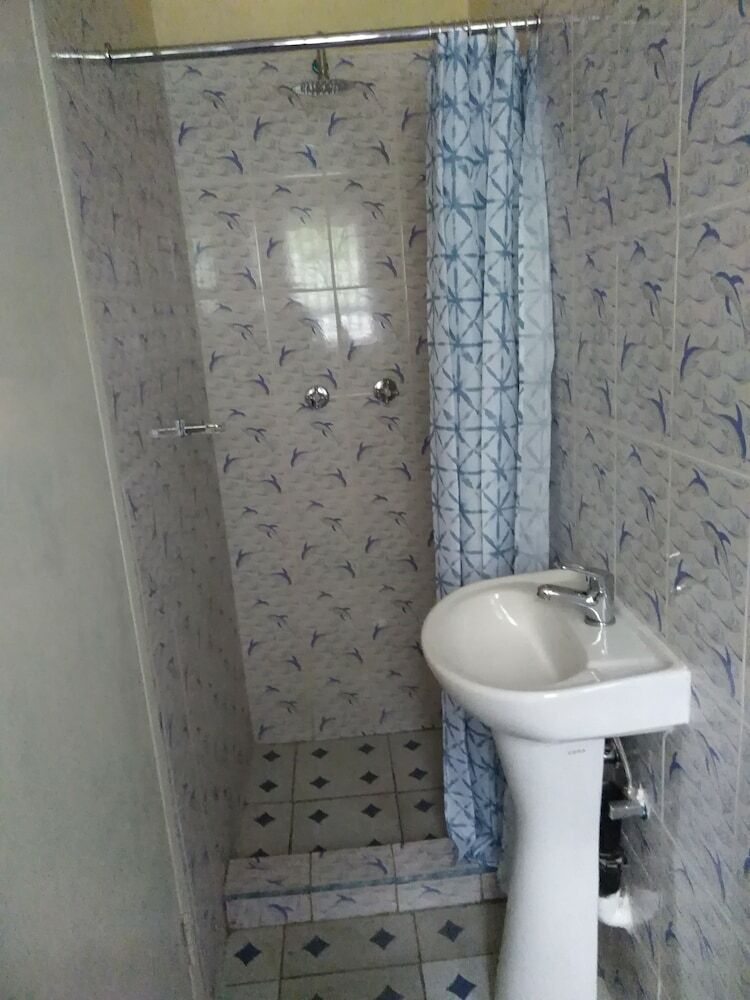 Hotel Crown Inn Guest House