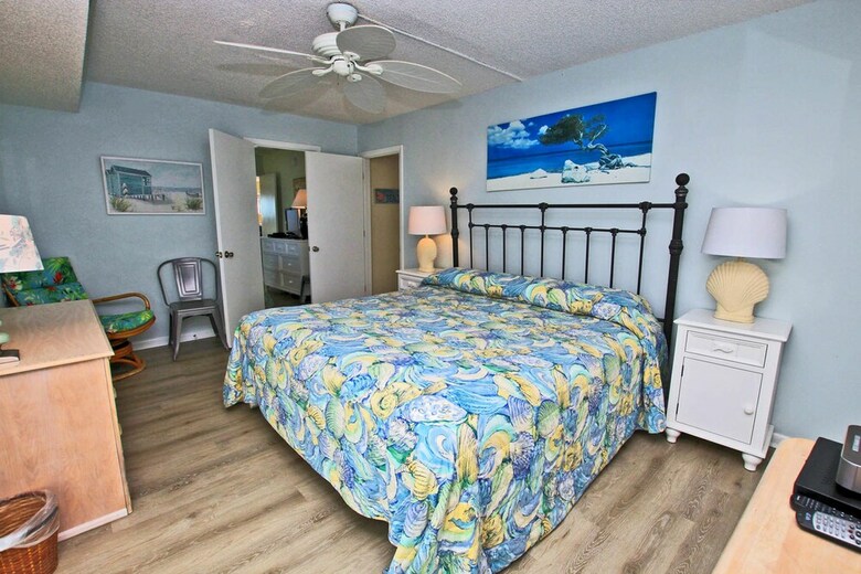 Island Shores By Youngs Suncoast
