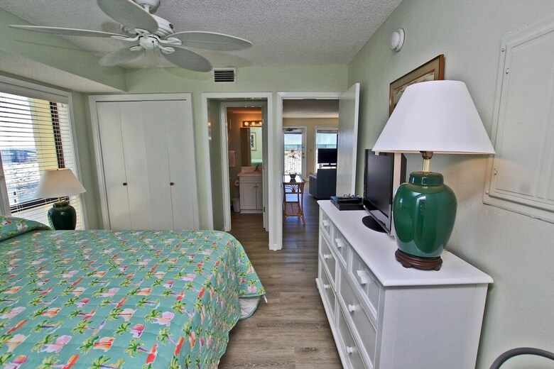 Island Shores By Youngs Suncoast