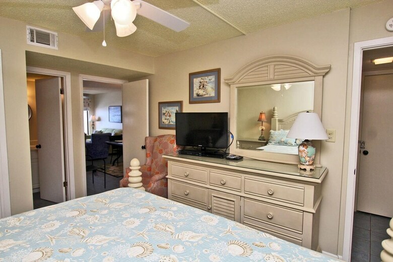 Island Shores By Youngs Suncoast