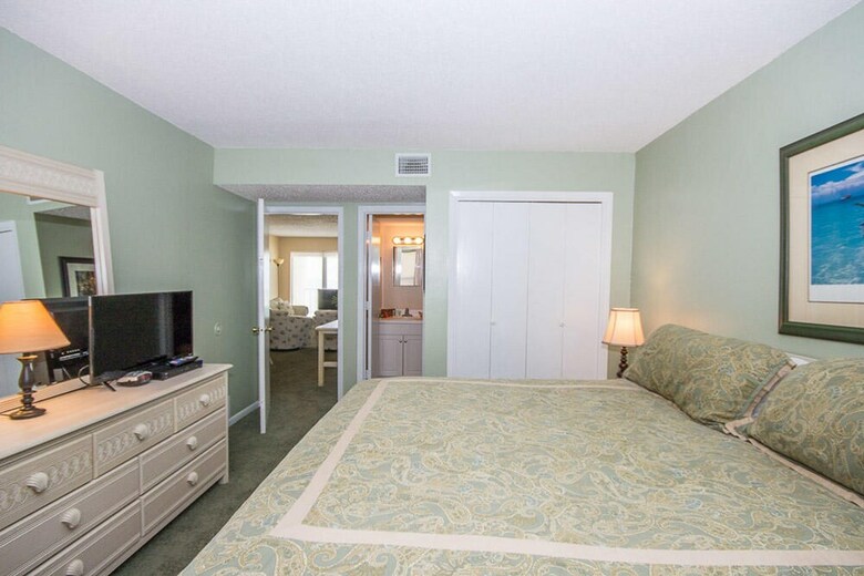 Island Shores By Youngs Suncoast