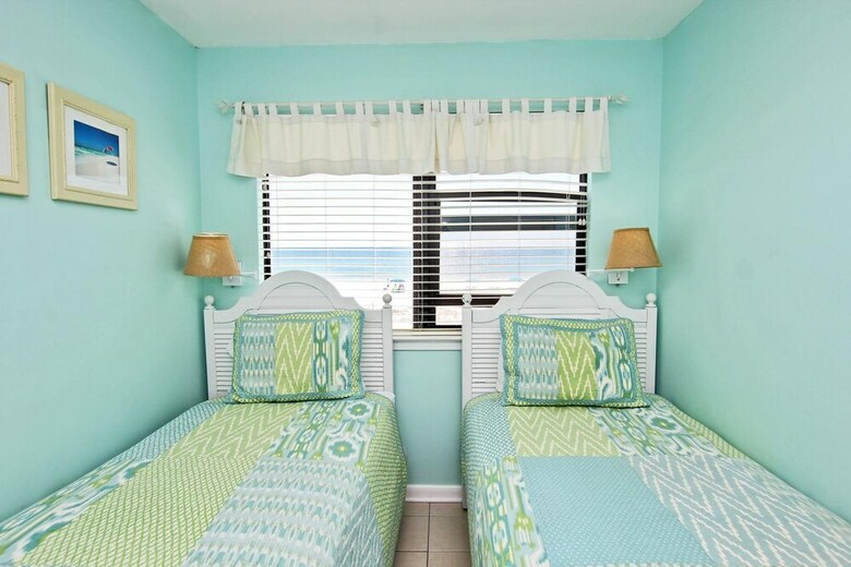 Island Shores By Youngs Suncoast