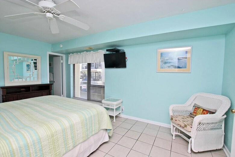 Island Shores By Youngs Suncoast