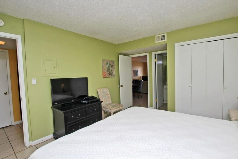 Island Shores By Youngs Suncoast