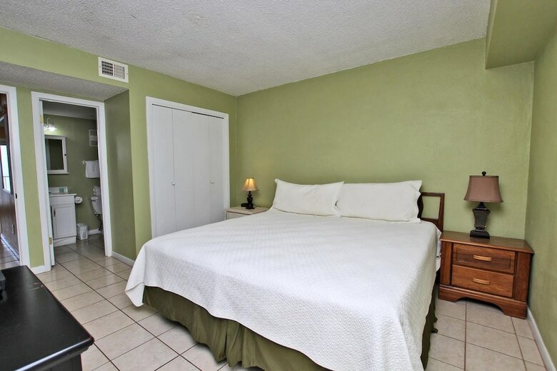 Island Shores By Youngs Suncoast