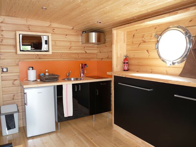 Roulottes Des Mon�di�res - Caravan Park