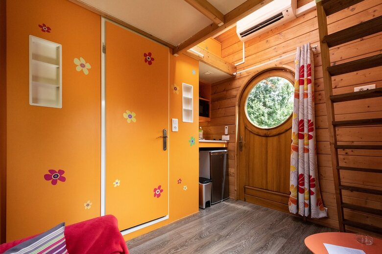 Roulottes Des Mon�di�res - Caravan Park