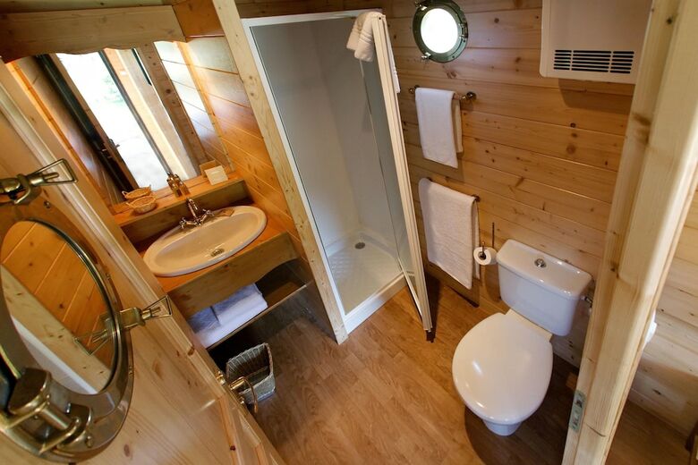 Roulottes Des Mon�di�res - Caravan Park