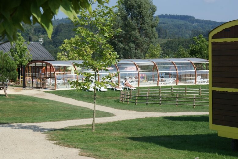 Roulottes Des Mon�di�res - Caravan Park