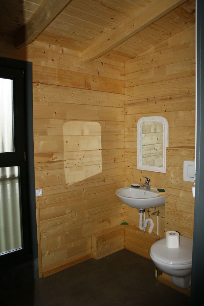 Roulottes Des Mon�di�res - Caravan Park