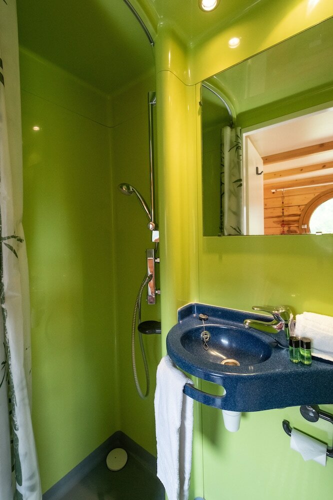 Roulottes Des Mon�di�res - Caravan Park