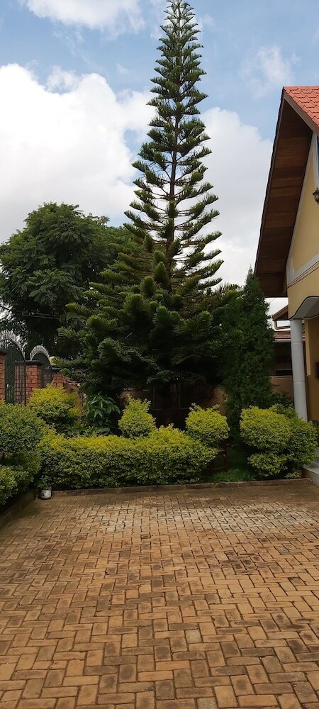 Bed & Breakfast Puma Garden And Suites