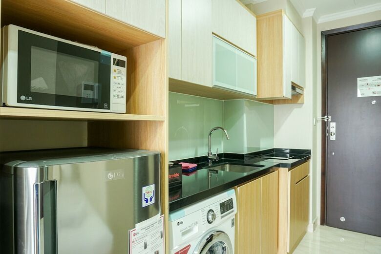 Tranquil And Well Appointed Studio Apartment At Menteng Park