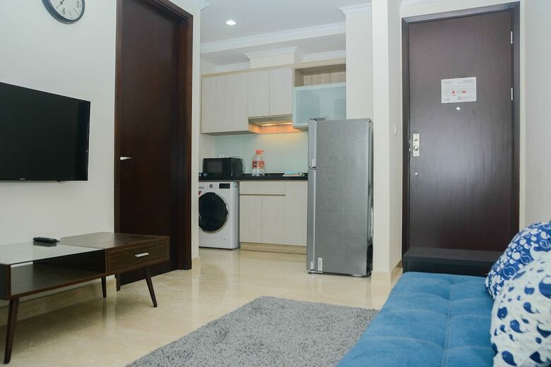 Modern And Functional 2br Menteng Park Apartment