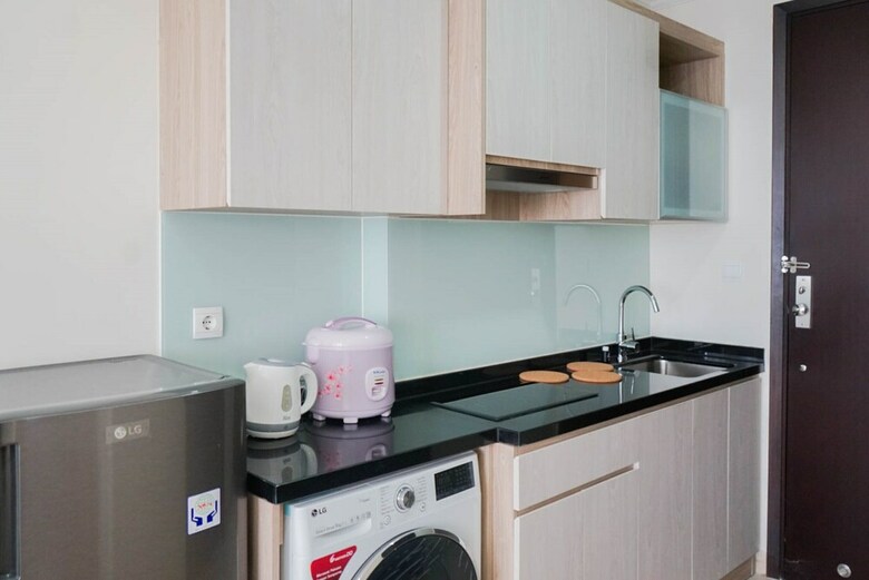 Minimalist And Homey Studio Menteng Park Apartment