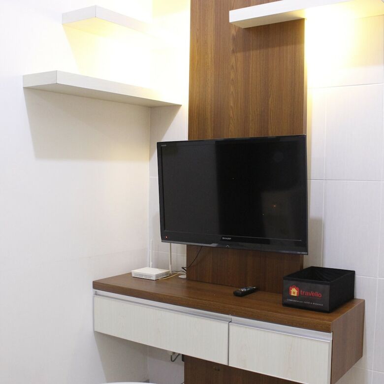 Comfortable 1br Apartment At Parahyangan Residence Near Unpar