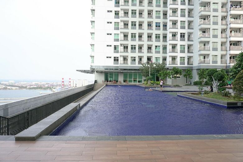 Comfortable 2br At Condominium Green Bay Pluit Apartment