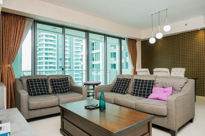 Stunning 3br At St. Moritz Apartment