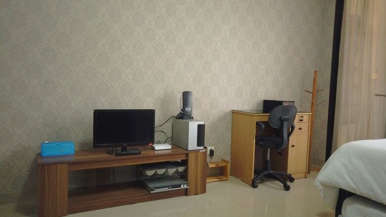 Homey Studio At Beverly Dago Apartment