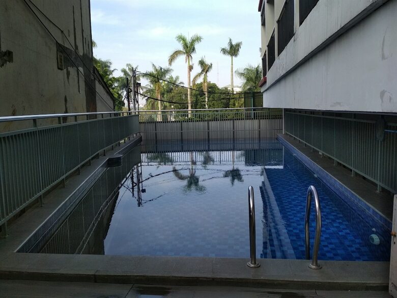 Strategic Studio Apartment At Beverly Dago With Mountain View