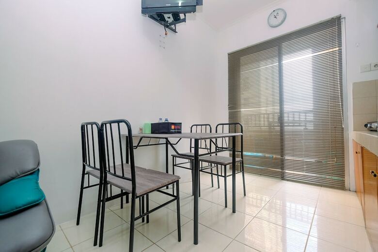Comfy And Good Location 2br Mediterania Marina Apartment