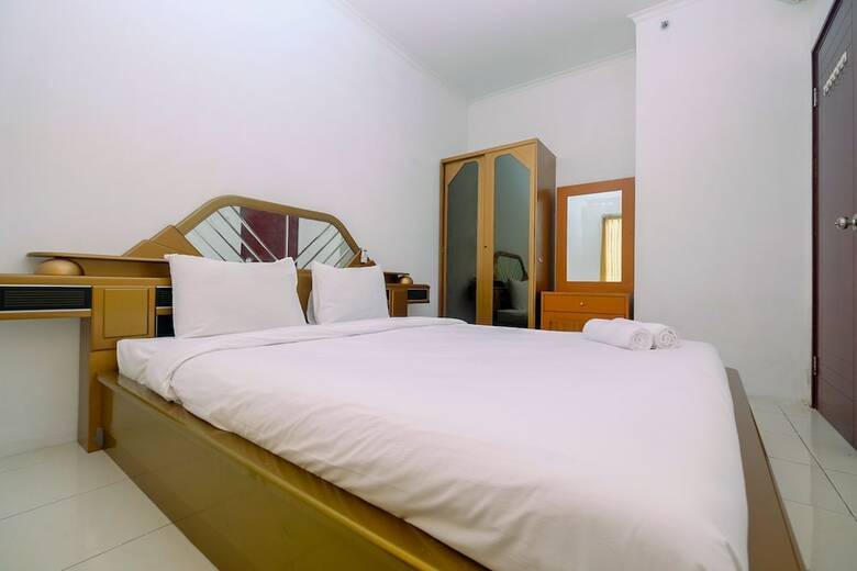 Comfy And Good Location 2br Mediterania Marina Apartment